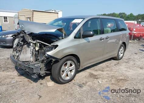 2015 Toyota Sienna L 7 Passenger z USA, uszkodzony, nr VIN 5TDZK3DC4FS650415